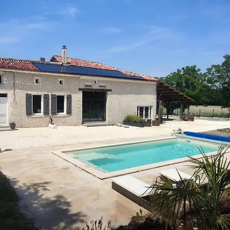 Apartment Avec Piscine Au Coeur De La Campagne Saint-Aulais-la-Chapelle
