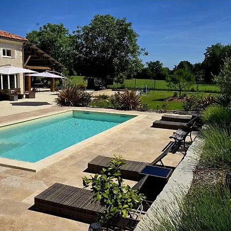 Avec Piscine Au Coeur De La Campagne * Saint-Aulais-la-Chapelle